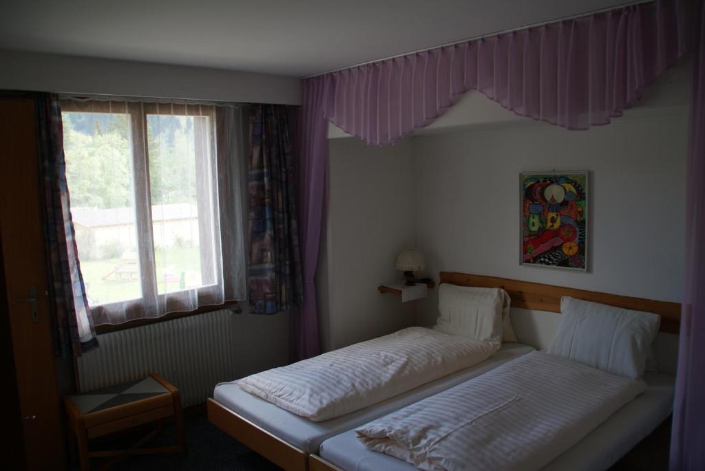 Hotel Pension Spycher Kandersteg Zimmer foto